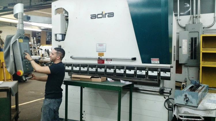 ADIRA MODEL QIHD-9025 90 TON X 8' CNC HYDRAULIC PRESS BRAKE