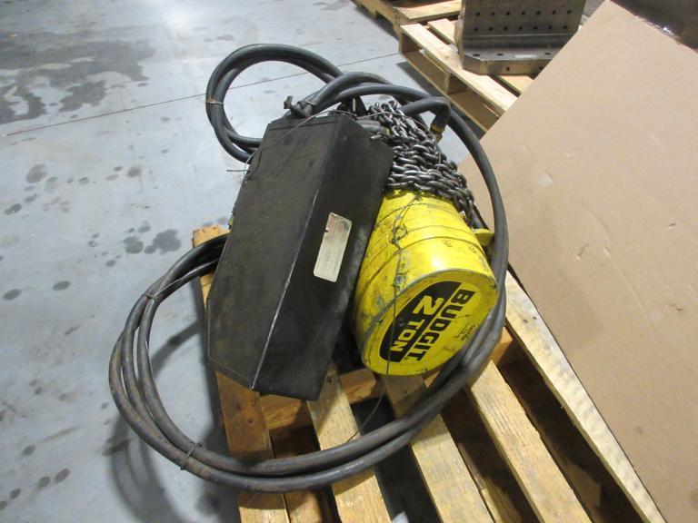 Budgit BAH0215 Pneumatic 2 Ton Chain Hoist with Metal Chain Catcher and Connection Hoses, **No Pendant Control**- Auction Item
