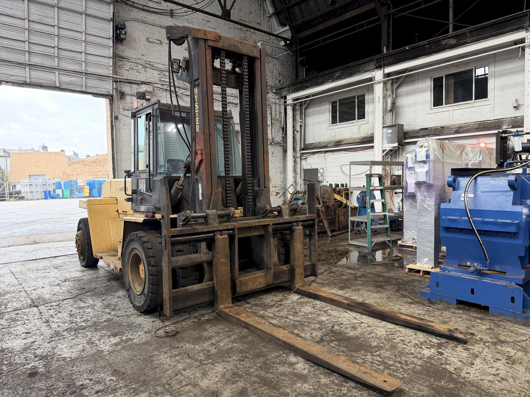 36,000 LB HYSTER 360 PNEUMATIC DUAL-TIRE FORKLIFT. STOCK # 0982926
