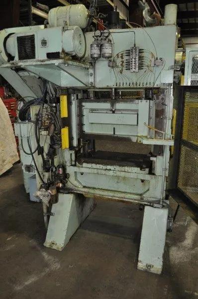 35 Ton V&O Straight Side Double Crank Press w/Air Clutch, Model SS2-35-32