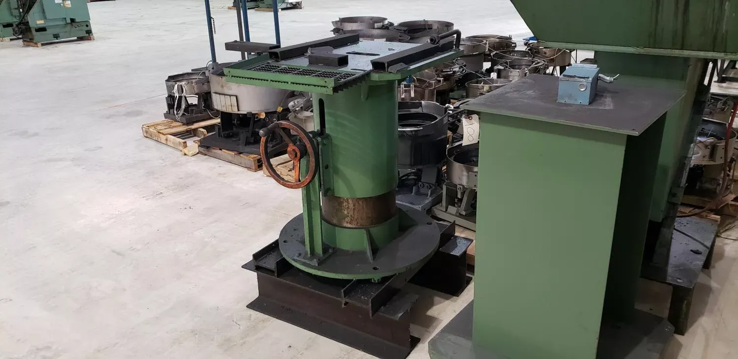 Bowl Stand Adjustable 52"