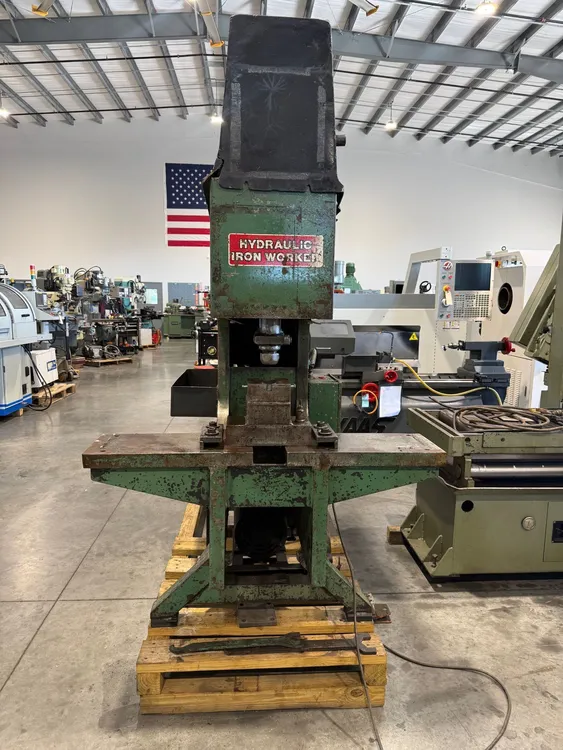 METAL MUNCHER MM61E18  49 Ton Ironworker USA #8135