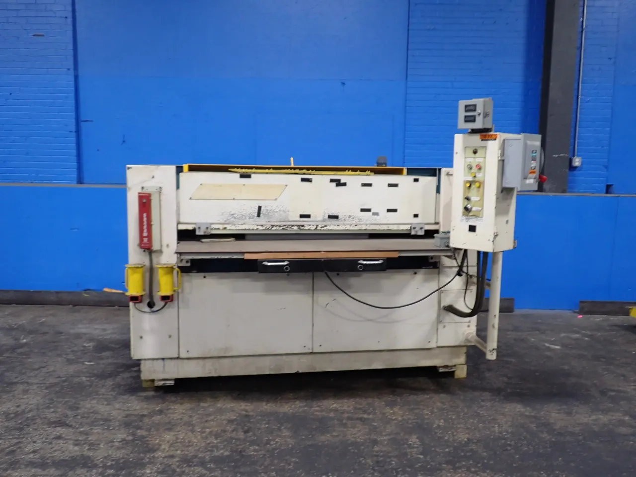 SAMCO STRONG 68" CUTTING PRESS   -  1708