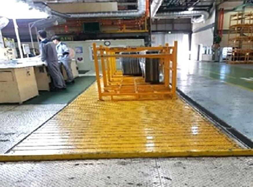 3500 Ton Komatsu Mechanical Double Action Transfer Press Slide Size: 4200 × 3600 mm (Upper) | 6300 × 3600 mm (Lower)