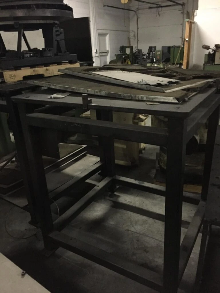 Bowl Stand 44 x 44 x 55