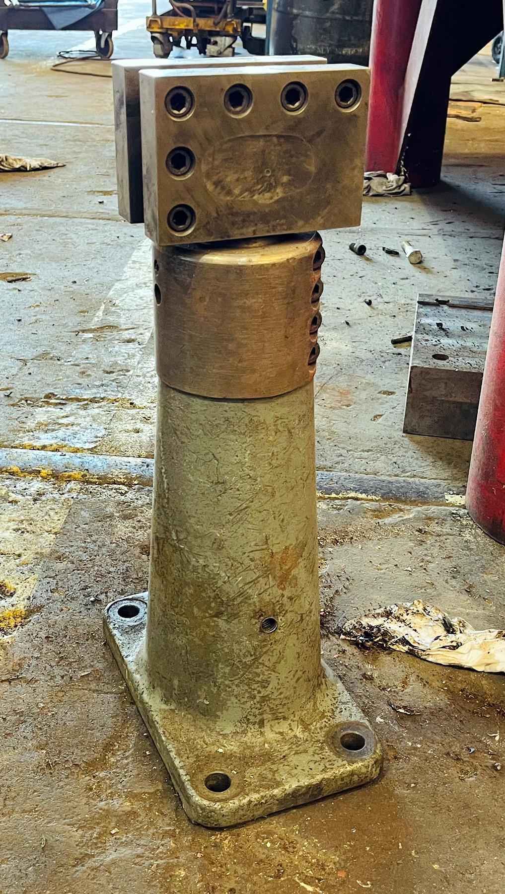 USED, GIDDINGS & LEWIS TOOL HOLDER