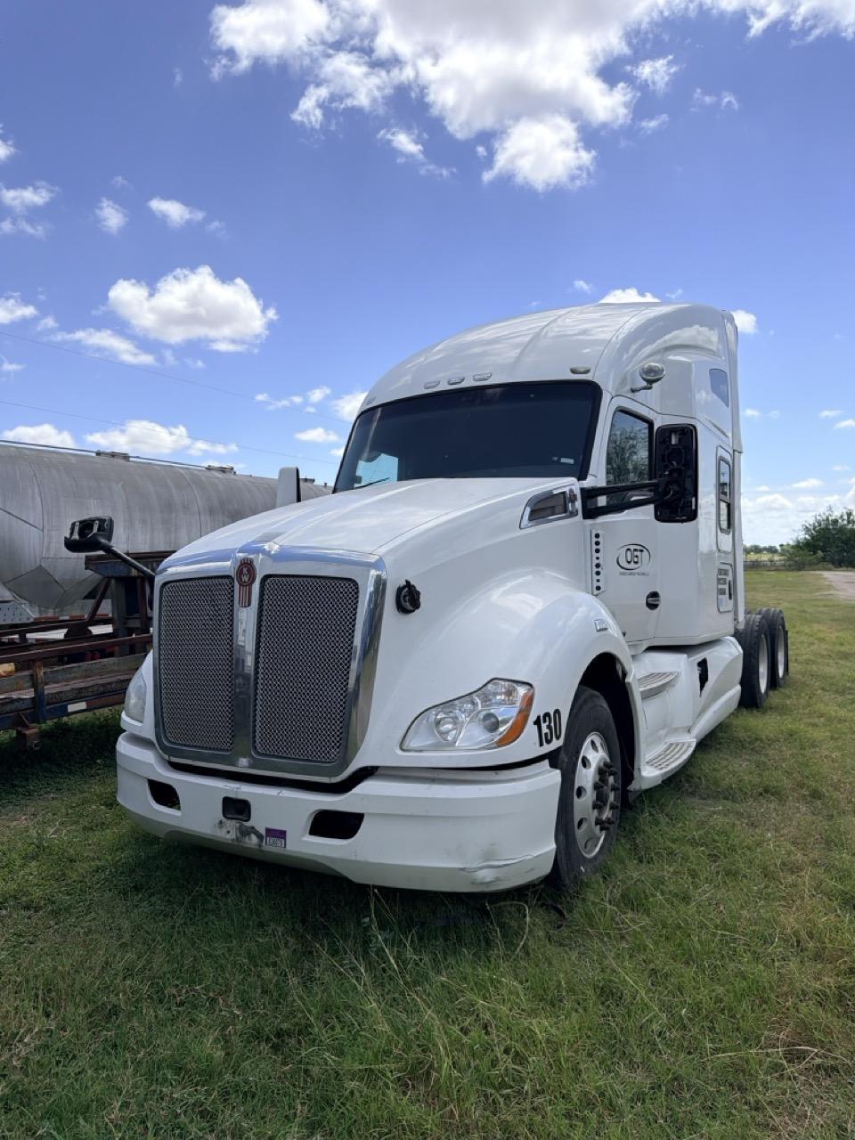 Kenworth T680 Sleeper Truck, 2014 – PACCAR/Cummins Diesel, Tandem Axle, Air Ride, 10-Speed/Auto, OTR Semi Tractor