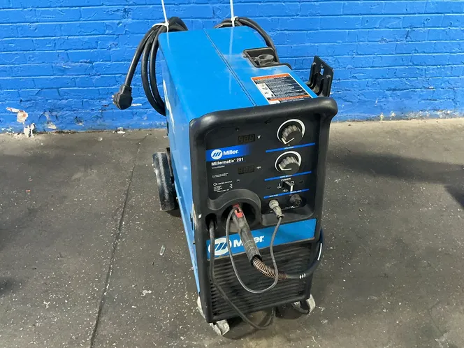 MILLER 200 AMP WELDER  -  MILLERMATIC 251