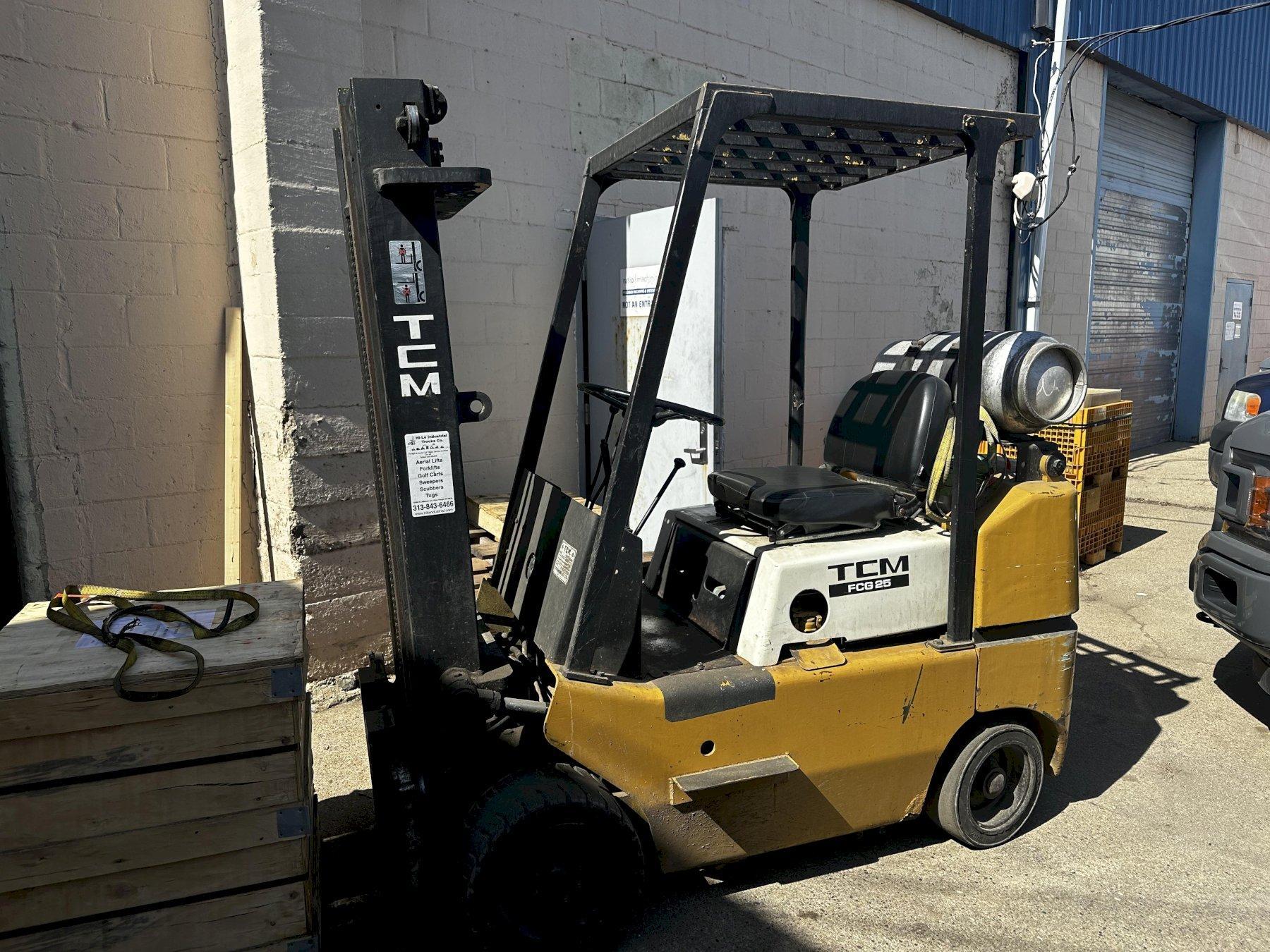 TCM FCG25 LP Fork Lift Truck 5,000lbs Capacity