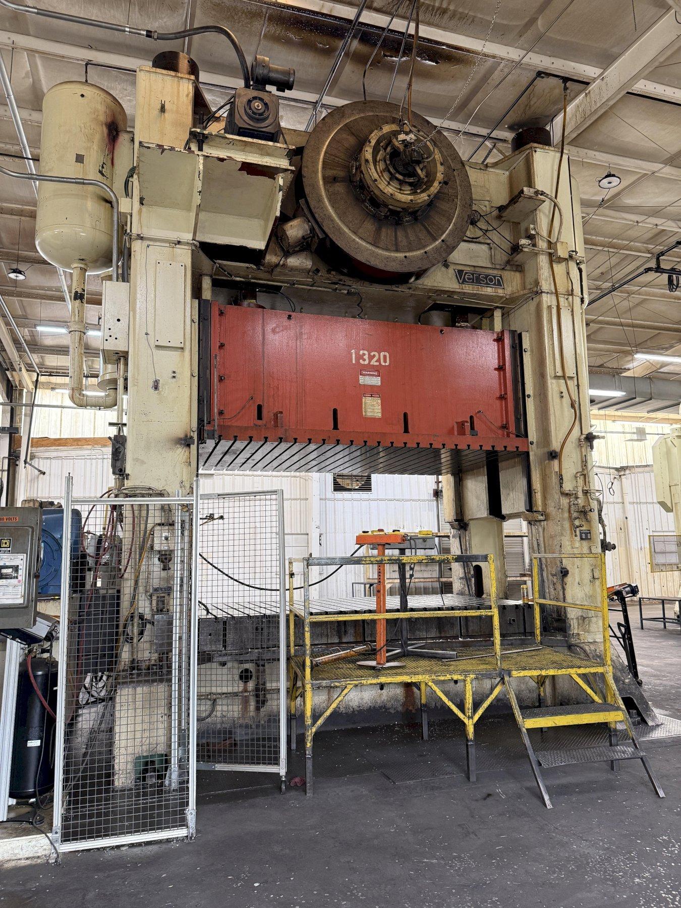 1000 ton Verson S4-1000-144-84T Straight Side Mechanical Stamping Press For Sale