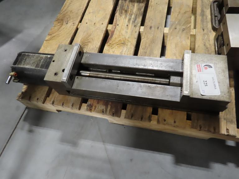 Kurt 6XLPLSS Extra Capacity 6" Air Machine Vise with Jaws- Auction Item