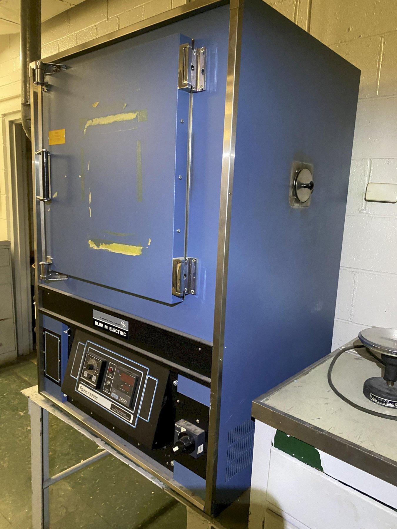 Blue M Electric Utility Oven Mod 206, w/ SS Chamber, Tray Insert w/Shelves