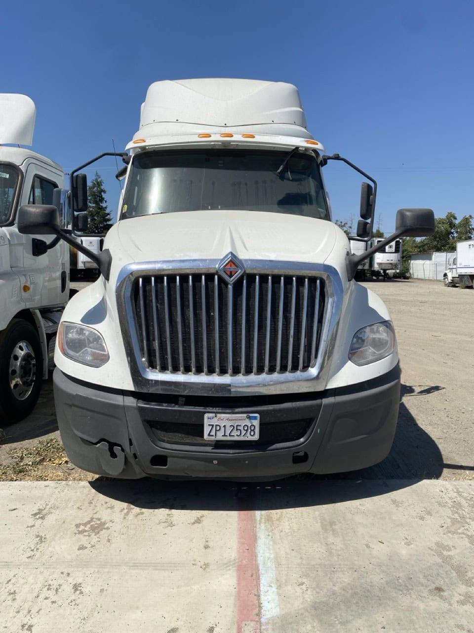 International LT625 Sleeper Truck, 2018 – Cummins X15, 72″ Sleeper, Automatic