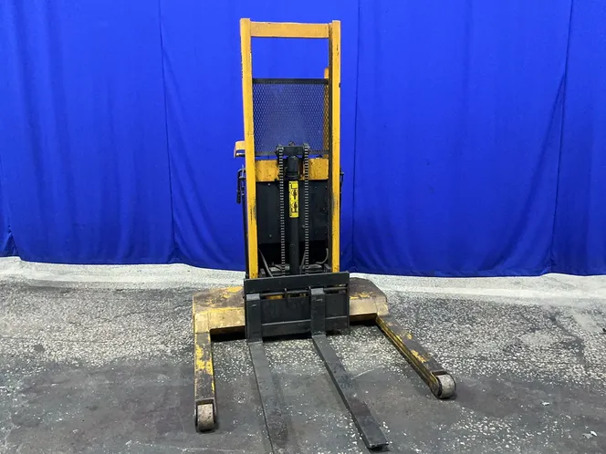 BIG JOE 1500 lbs ELECTRIC PALLET STACKER   -  1524-A5