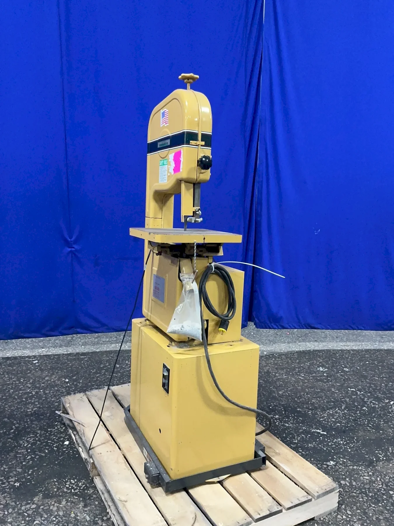 POWERMATIC 14" VERTICAL BAND SAW  -  143