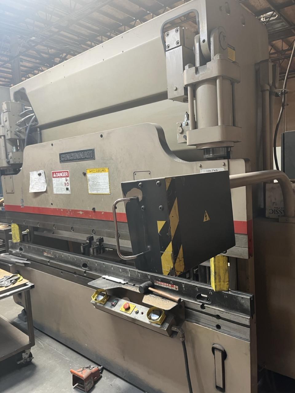 90 ton x 10′ Cincinnati 90CBII8 CNC Press Brake, 1998 – Very Clean