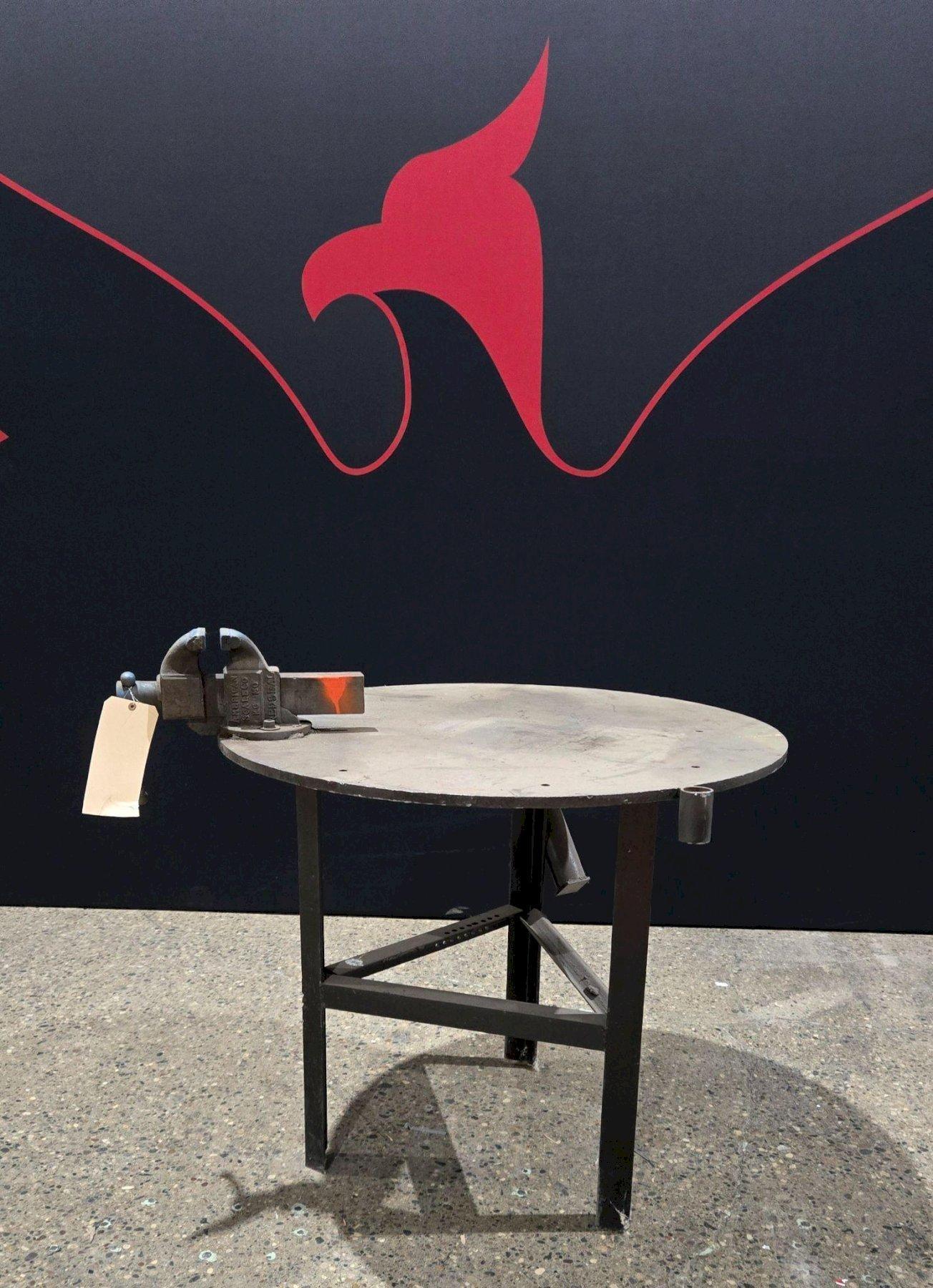 STEEL WELDING TABLE WITH VISE