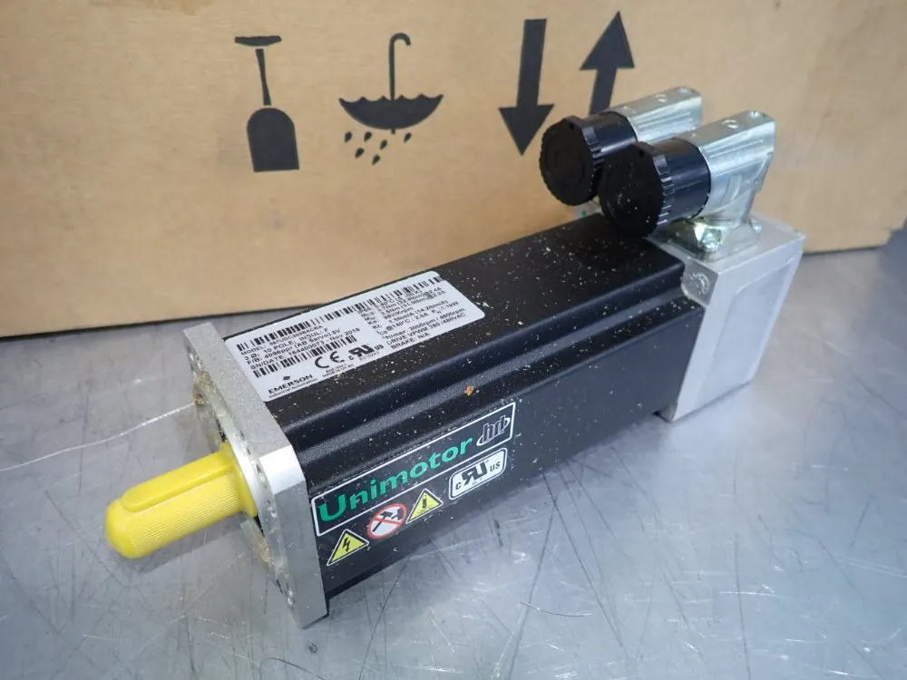 EMERSON SERVO MOTOR  -  067UDC300BACRA