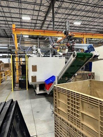 Tederic 537T Injection Molding Machine – 9.2oz Shot Size – 2022 System with 3-Axis Robot, Conair Support Equipment