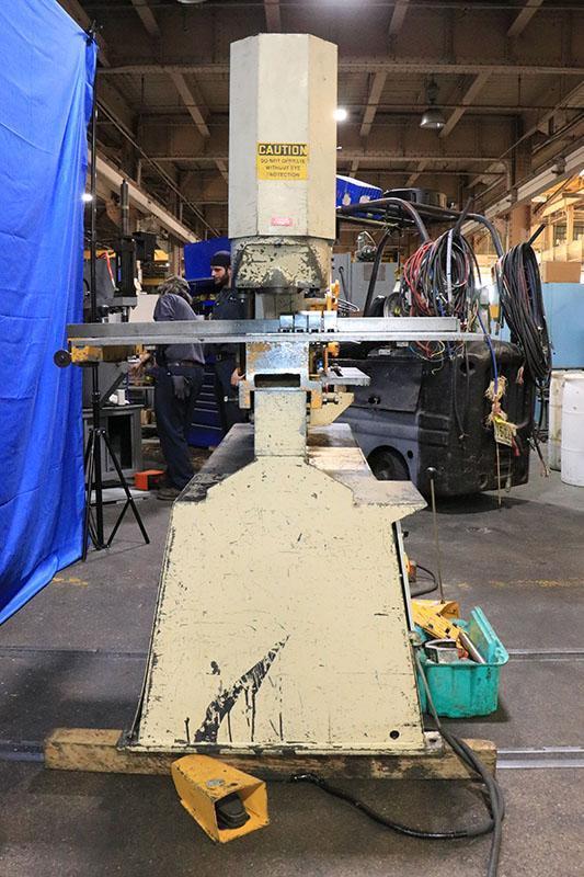 77 TON GEKA DUAL CYLINDER HYDRAULIC IRONWORKER MODEL HYD-70SD