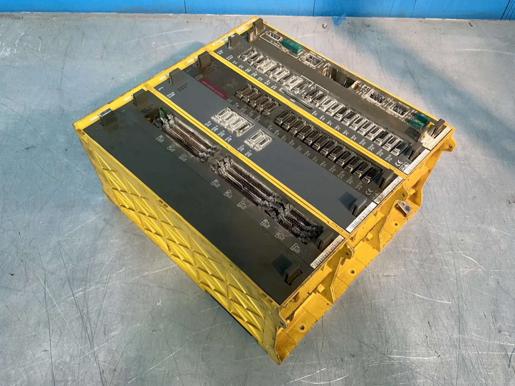 FANUC PLC CHASSIS W/MODULES  -  A16B-2201-0856