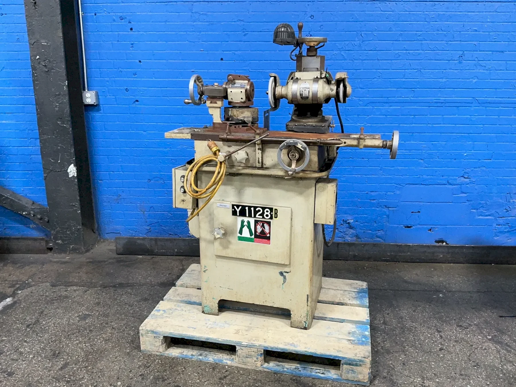 ROYAL OAK 8”X30” TABLE, 1/2 HP UNIVERSAL CUTTER GRINDER