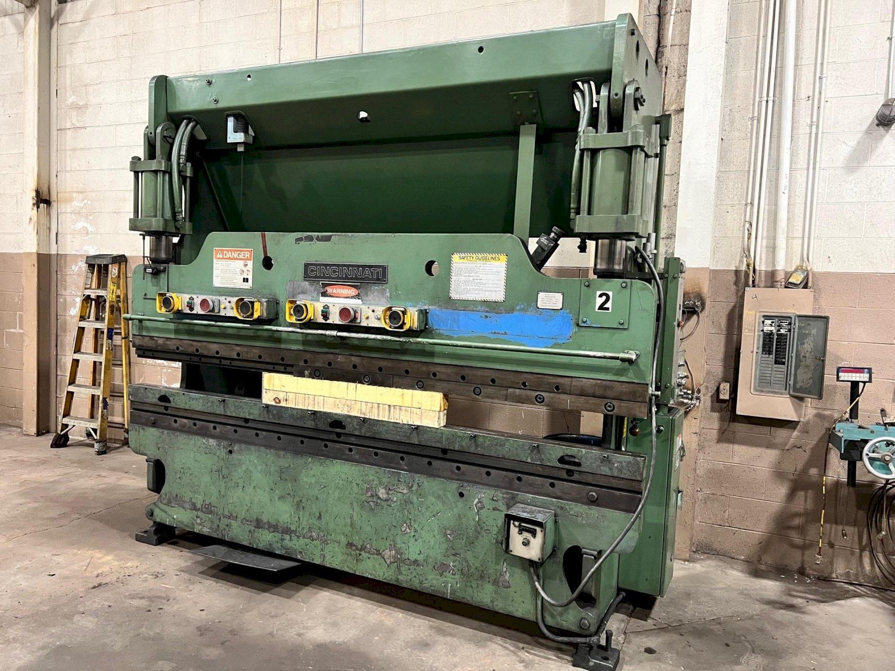 90 TON X 10 CINCINNATI MODEL 90CBX8 HYDRAULIC PRESS BRAKE