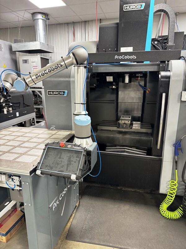 HURCO VM10i PLUS 3-AXIS CNC VERTICAL MACHINING CENTER WITH CABOT PICK AND PLACE ROBOT