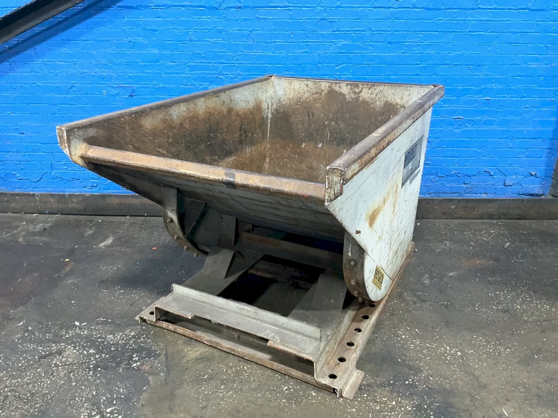 MCCULLOUGH INDUSTRIES 54" X 36" X 30" SELF-DUMPING HOPPER   -  3/4 CUBIC YARD