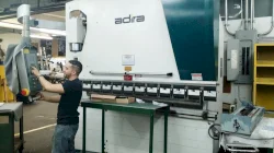 ADIRA MODEL QIHD-9025 90 TON X 8' CNC HYDRAULIC PRESS BRAKE