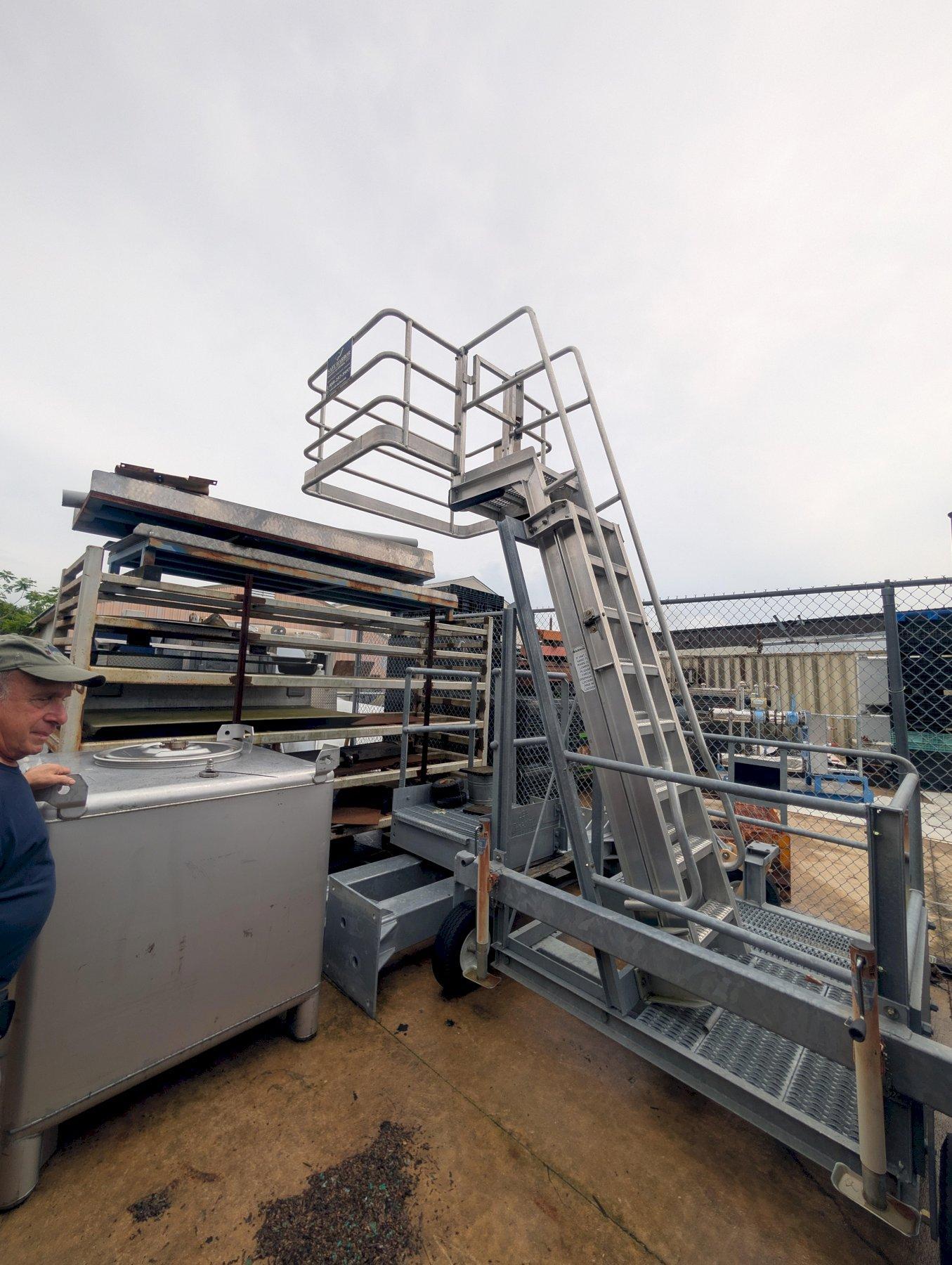 Mobile Adjustable Tank Truck Access Platform Loading Rack Ladder Rolling Safety Stairway