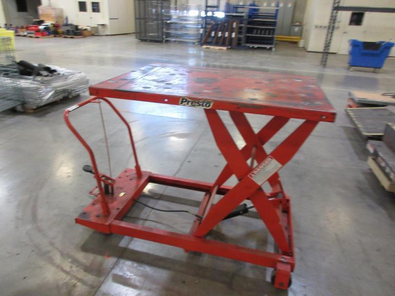 Presto Lever Acuated Lift Cart, 1500 LBS Capacity, 4' x 3" Table, Lifts from 9" to 45"- Auction Item
