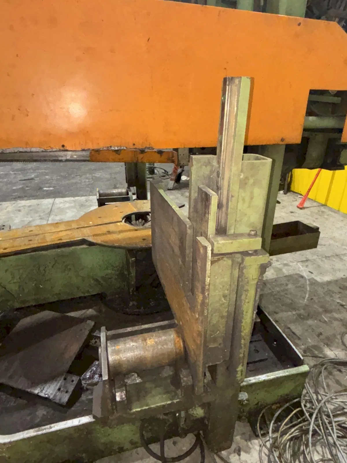 43" X 17" PEDDINGHAUS MODEL #1100 DG TWIN COLUMN & MITRE HORIZONTAL STRUCTURAL SAW