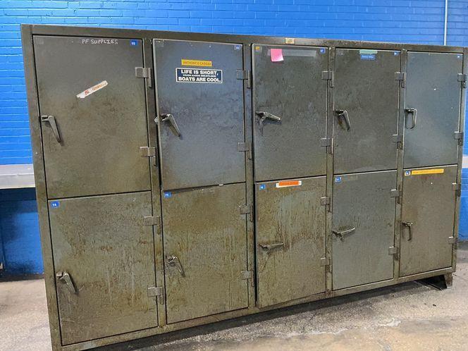 STRONG HOLD 10 DOOR LOCKERS