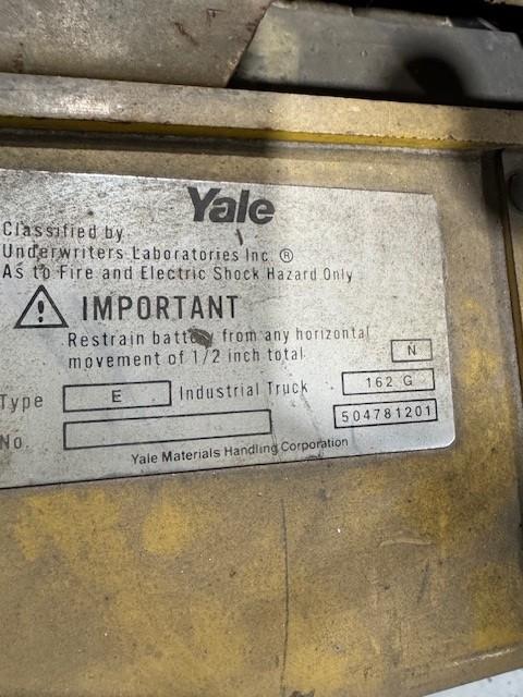 1 - PREOWNED 1999 YALE PALLET STACKER/WALKIE, MODEL #: MSW040LCN24TV083, S/N: B820N02719W