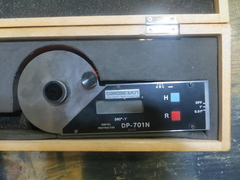 Cincinnati DP-701N Digital Protractor w Wood Case- Auction Item