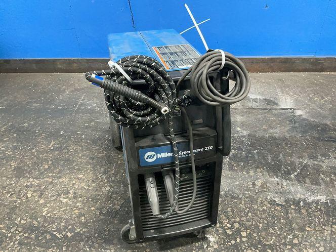 MILLER 150/184/210 A WELDER  -  SYNCROWAVE 210