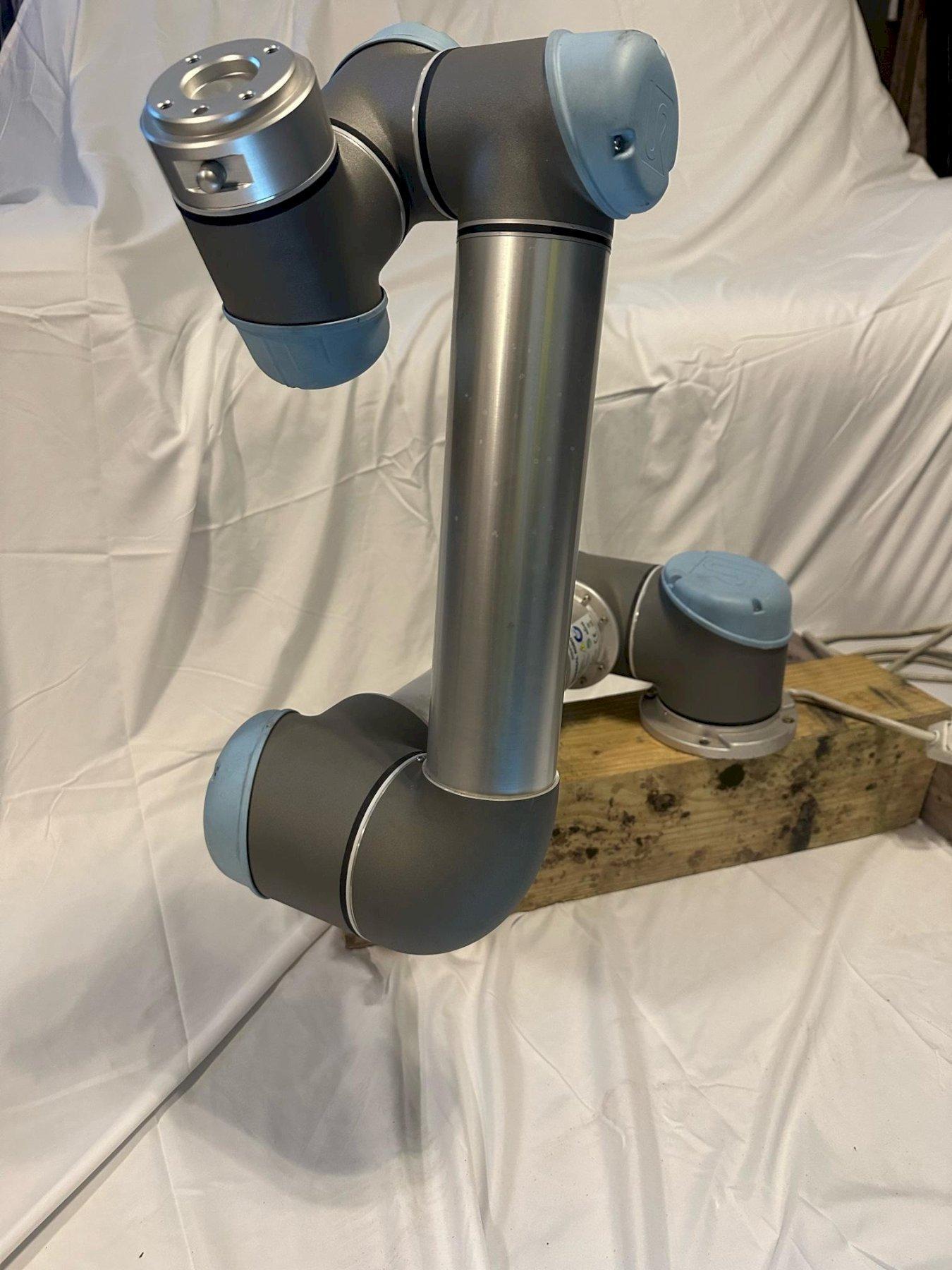 UNIVERSAL ROBOTS UR5 - Robots