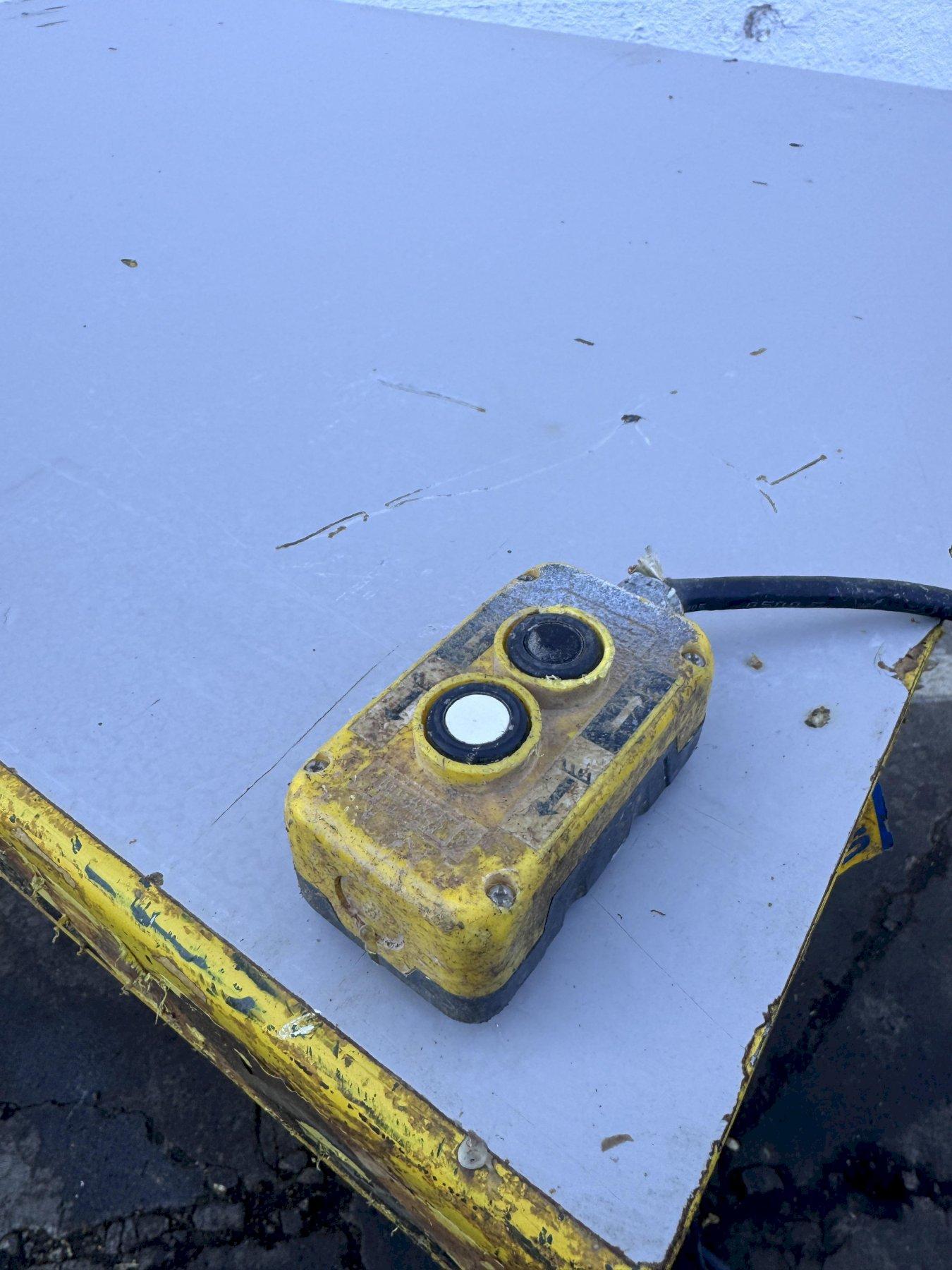 2500 LB LIFT PRODUCTS MAX LIFT HYDRAULIC SCISSOR LIFT TABLE: STOCK #80988