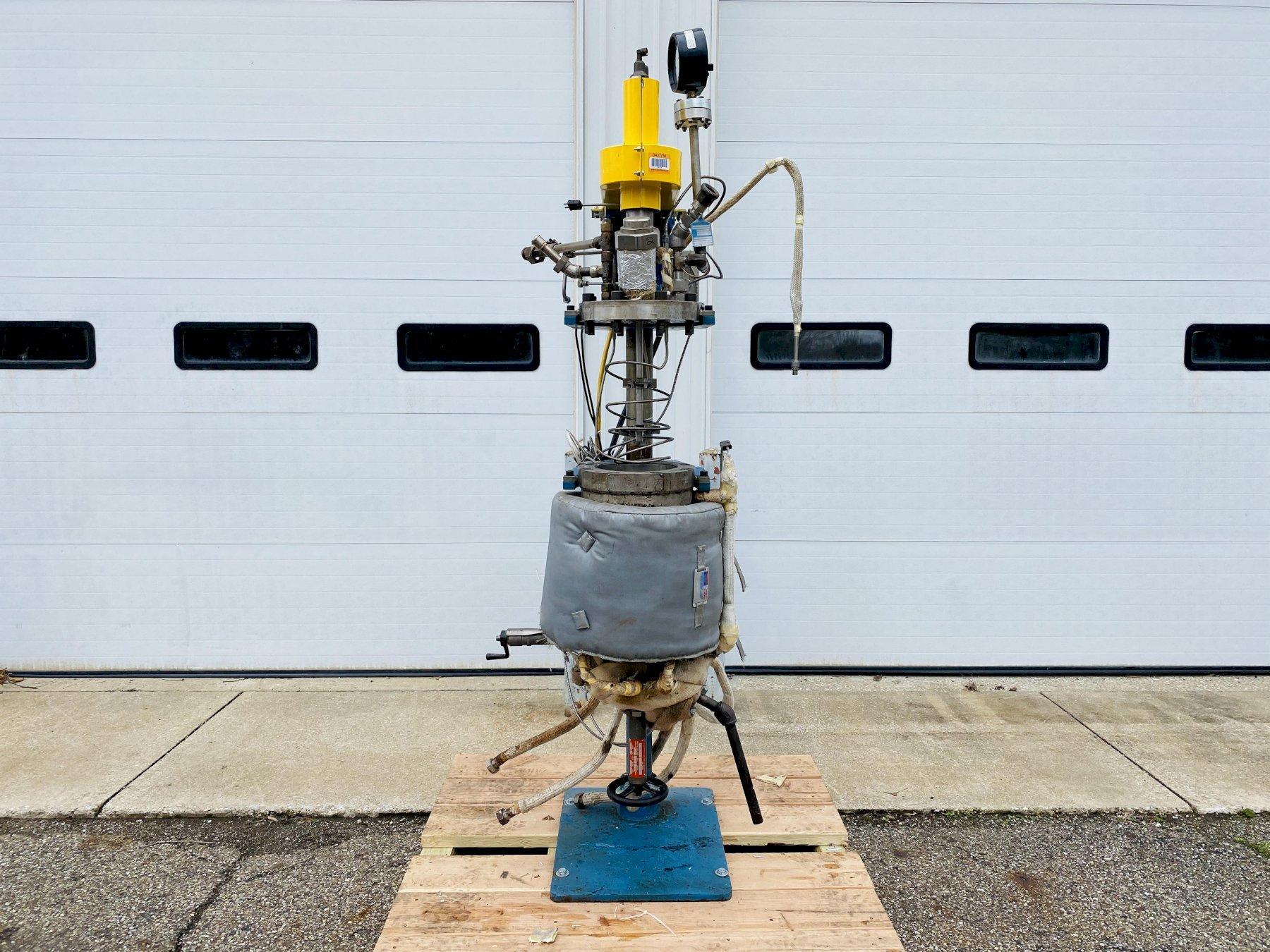 Fluitron 10 Liter Reactor