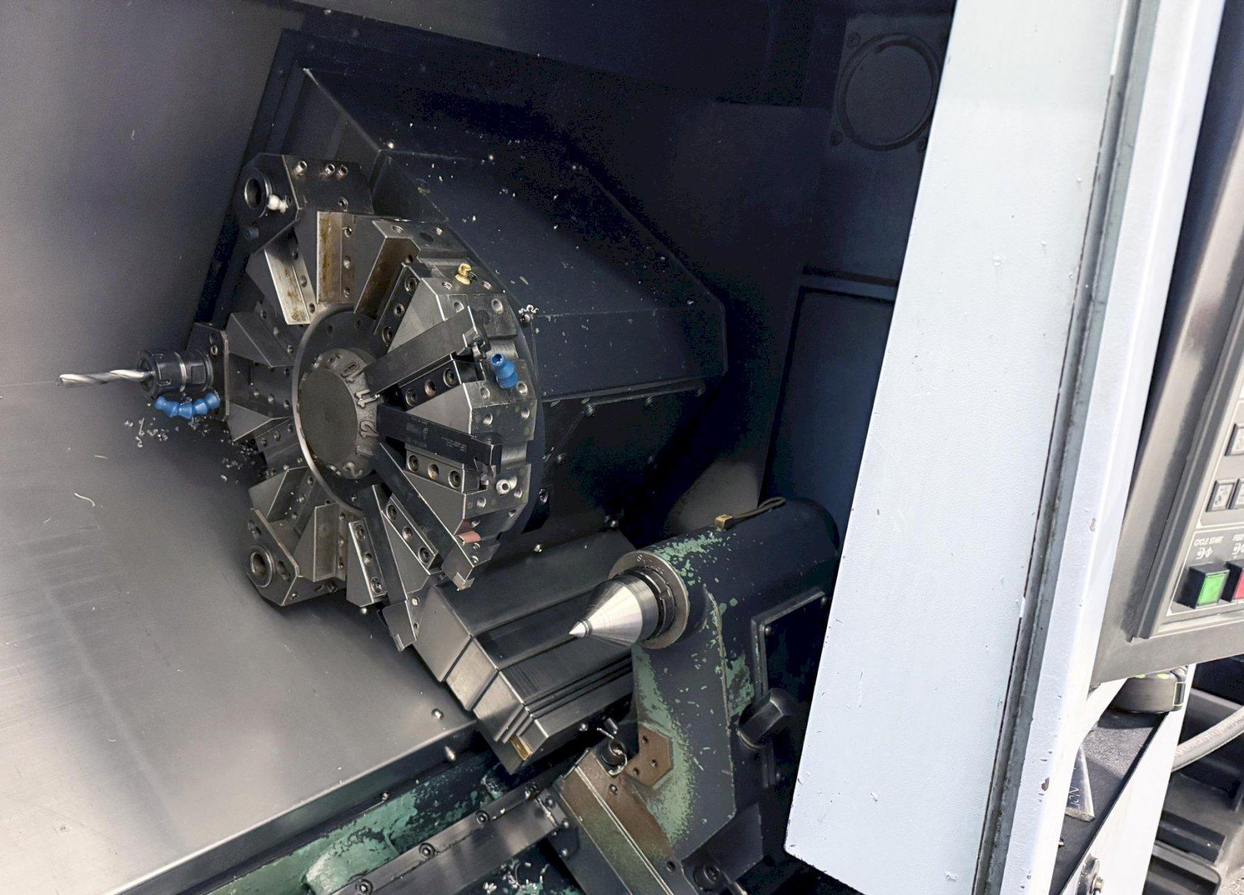 DOOSAN LYNX 220LC CNC LATHE W/ BARFEEDER