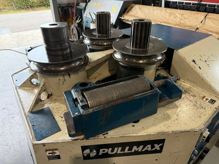 5" X 5" X 1/2" PULLMAX Z-41 HYDRAULIC ANGLE ROLL