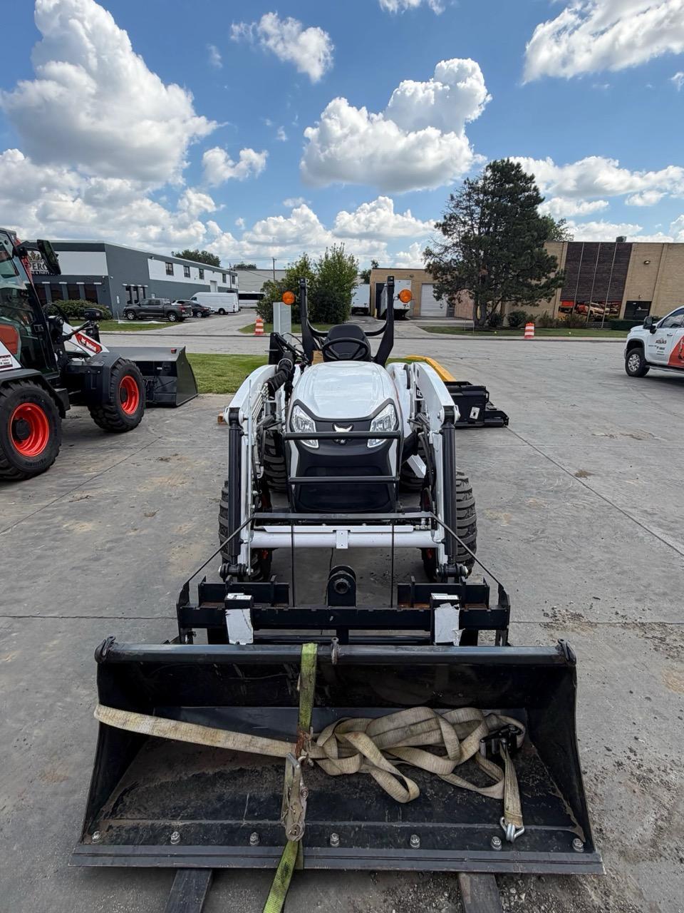Bobcat CT2035 Compact Utility Tractor, 2024 – 35 HP, 4WD, FL8 Front Loader, 60″ 3-Point Tiller