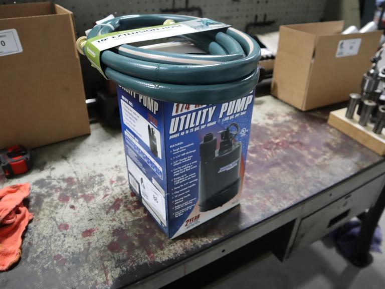 Barracuda 1/4 HP Submersible Utility Pump 25GPM W/ 10 Hose- Auction Item