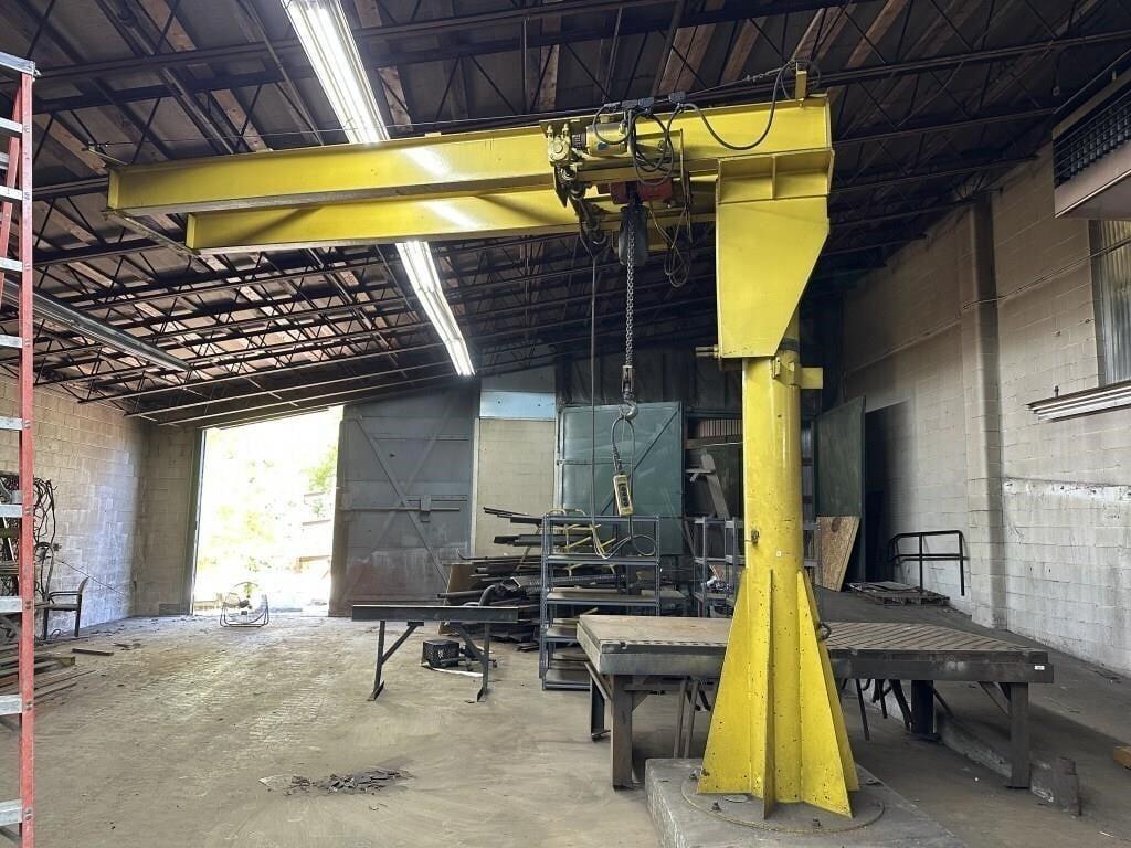 2 TON X 15' US MONORAL 360° FREE-STANDING JIB CRANE WITH POWER HOIST: STOCK #24249