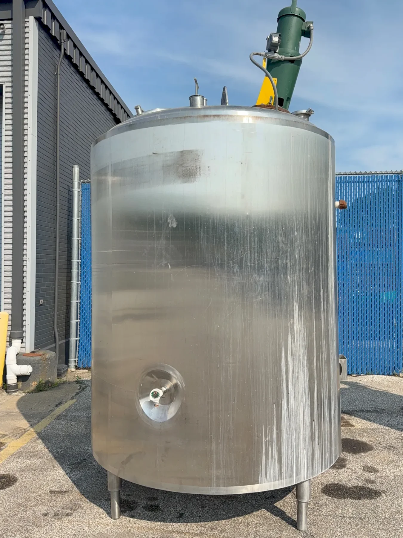 APACHE approx 1400 GALLONS S/S MIXING TANK