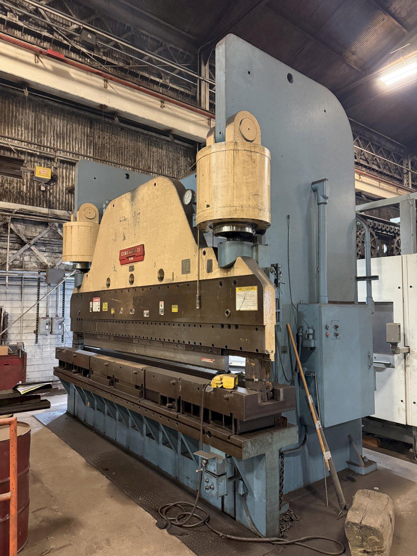 750 TON X 12' CINCINATTI H SERIES HYDRAULIC PRESS BRAKE. STOCK #0432726