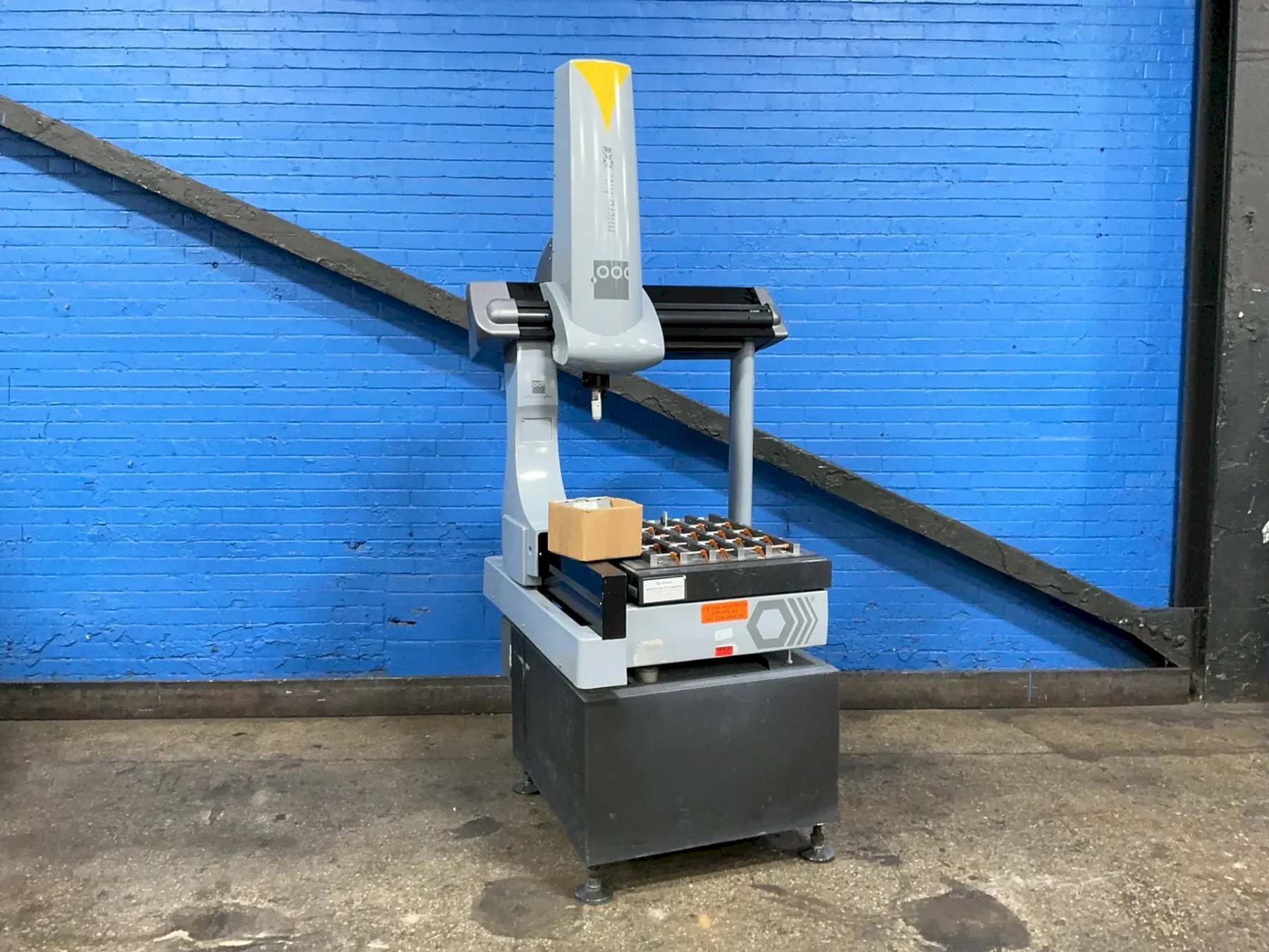 BROWN & SHARPE COORDINATE MEASURING MACHINE   -  TESA SA
