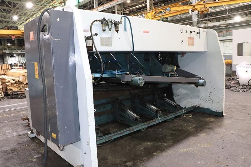 1/2" x 10 ft. Amada Hydraulic Power Squaring Shear Model H-3013