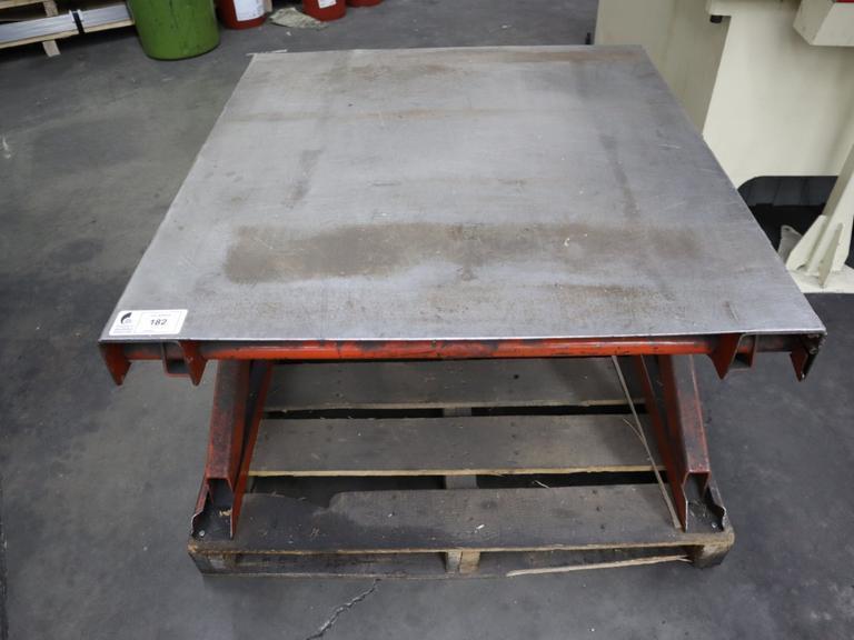 Easy-Reach Scissor Table, 4,000 Lb Capacity, 40"x42"x21.5", Adjustable Height- Auction Item